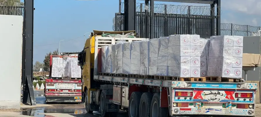 الهلال الأحمر المصري يدفع لغزة بقافلة «زاد العزة» 147 ويواصل خدماته الإنسانية عند معبر رفح| صور