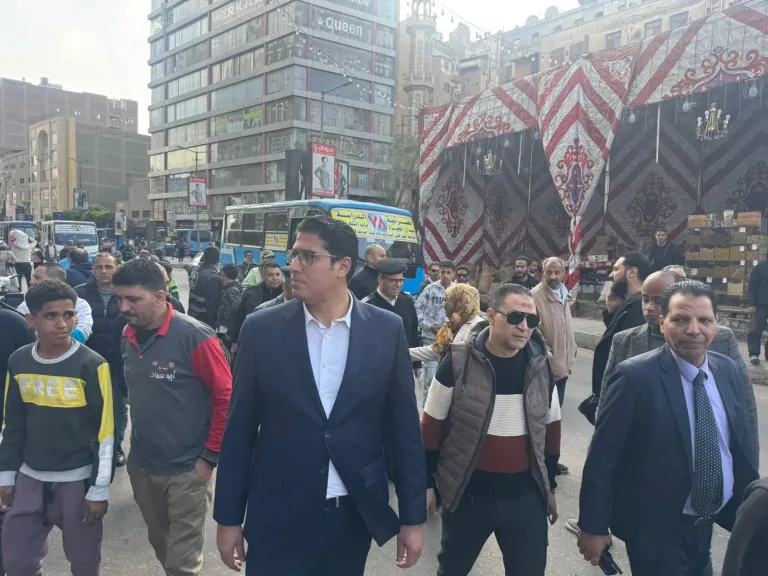 حملات لمراجعة تراخيص المحال ورفع الإشغالات في باب الشعرية