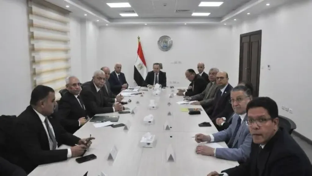 وزير التعليم العالي يجتمع بعدد من رؤساء الجامعات الأهلية لمتابعة انتظام الدراسة بالفصل الدراسي الثاني