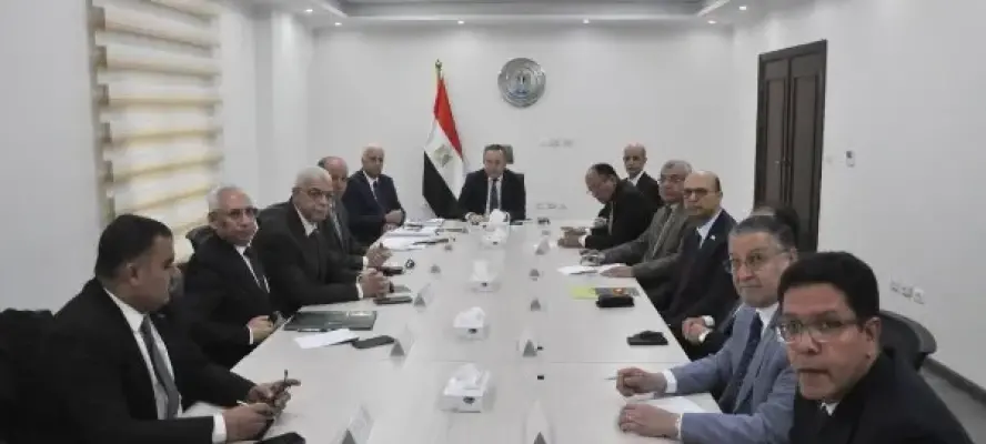 وزير التعليم العالي يجتمع بعدد من رؤساء الجامعات الأهلية لمتابعة انتظام الدراسة بالفصل الدراسي الثاني