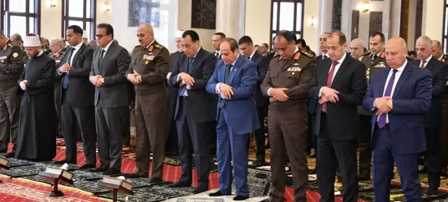 المتحدث الرئاسي ينشر صور الرئيس السيسي يؤدي صلاة الجمعة بمسجد المشير طنطاوي