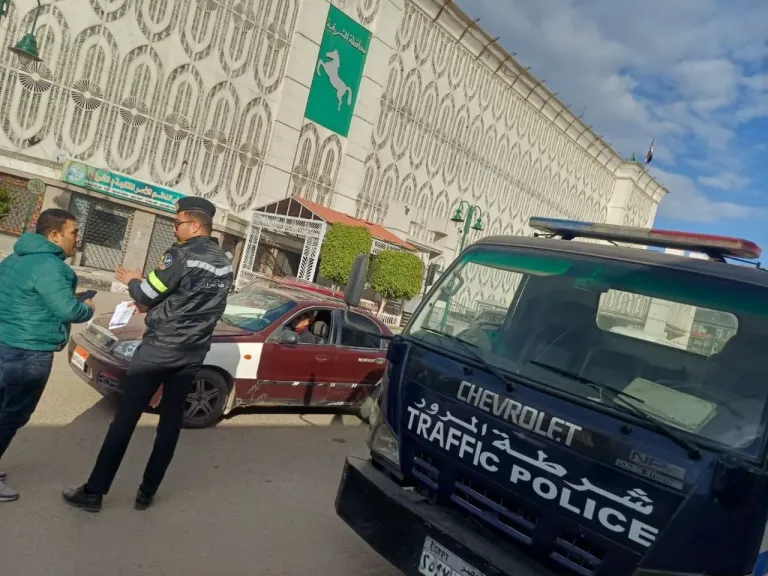 ضبط مخالفات لقائدي الدراجات النارية والسيارات الملاكي بشوارع الزقازيق