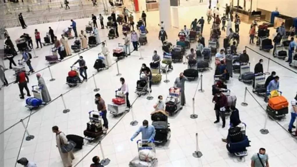 سفارة مصر بأبوظبي تدعو المواطنين لتوخي الحذر وتعلن رقمًا للطوارئ