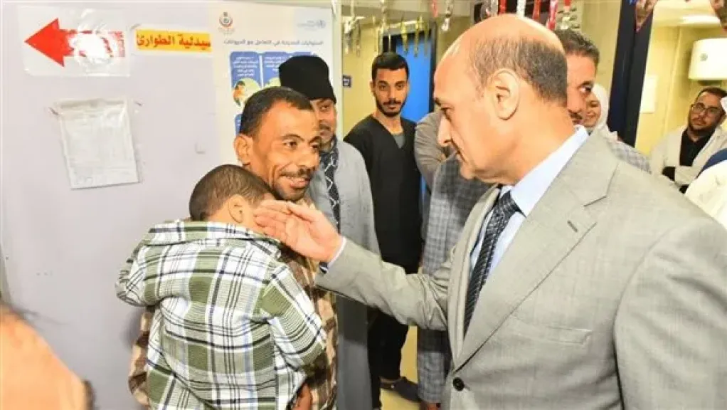 محافظ أسيوط يتفقد مستشفى حميات الشامية.. ويستمع إلى المواطنين للاطمئنان على مستوى الخدمات
