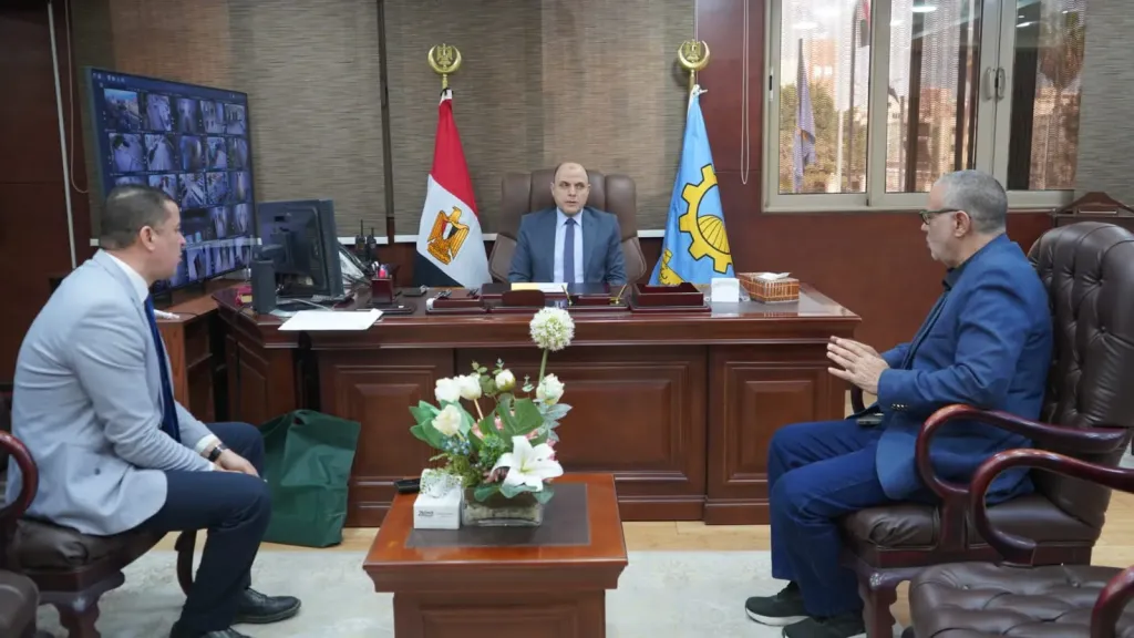 محافظ الغربية يناقش مع مسئولي النصر للكاوتشوك تذليل التحديات