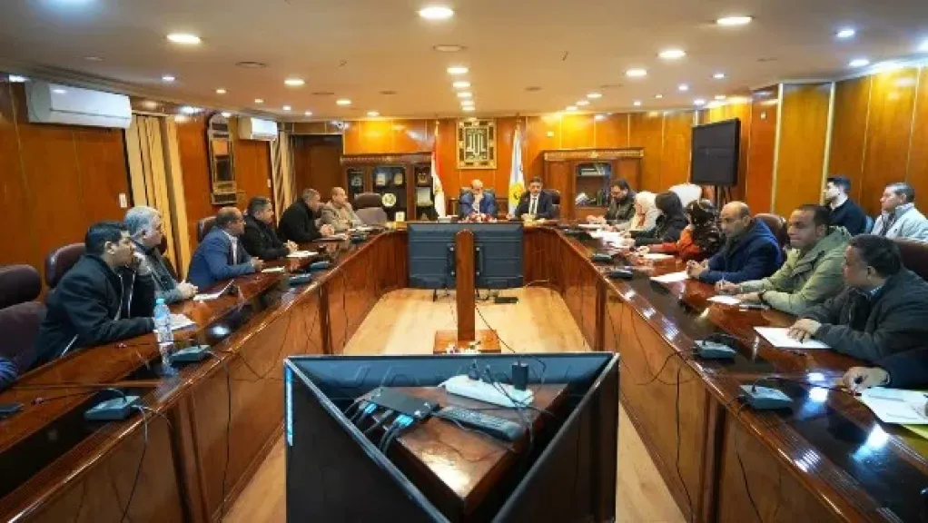 محافظ أسيوط: تسريع معدلات الإنجاز أولوية قصوى بملف تقنين أراضي أملاك الدولة