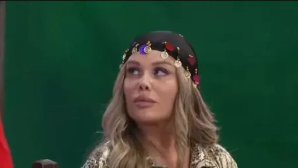 ميصحش كده.. نيكول سابا تنفعل في مقلب فيفي عبده ألف ليلة وليلة