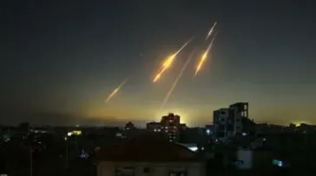 الكويت تعلن تدمير 4 صواريخ باليستية داخل المجال الجوي