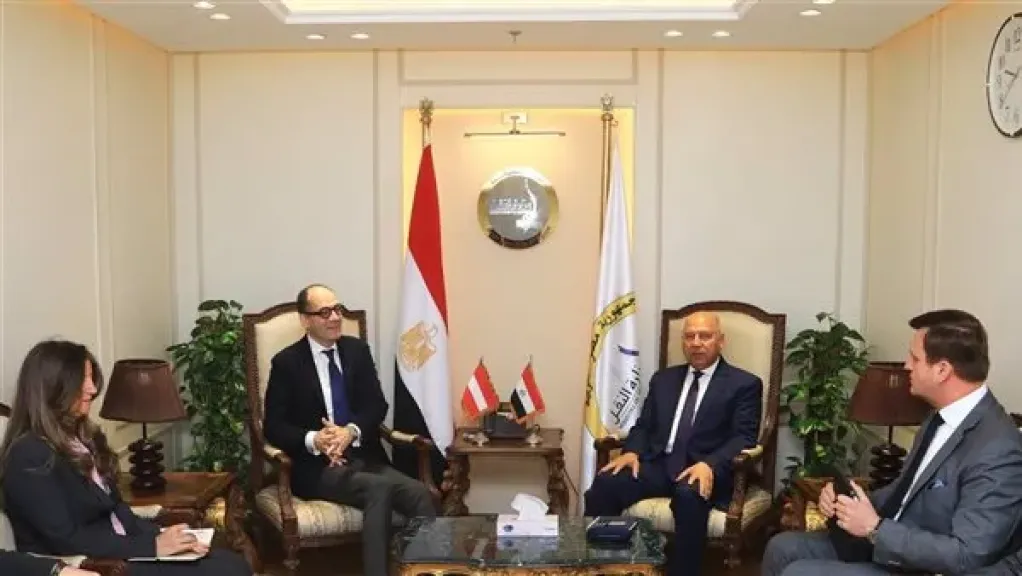 وزير النقل يبحث مع الرئيس التنفيذي لشركة بلاسر النمساوية