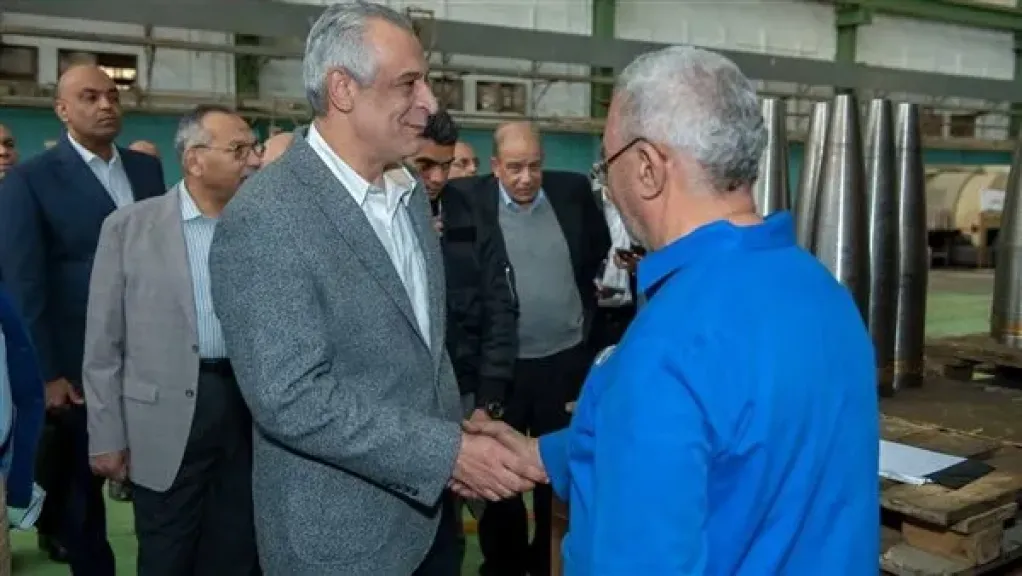 وزير الإنتاج الحربي يتفقد شركتي ”حلوان للصناعات الهندسية” و”حلوان للمسبوكات”