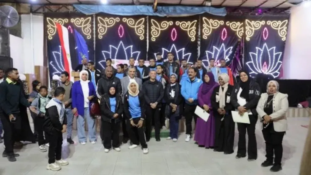 محافظ أسوان يشهد أمسية رمضانية بمركز شباب بدر