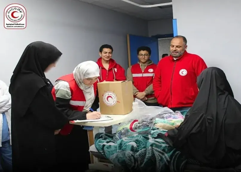 متطوعو الهلال الأحمر بالمنوفية يقدمون الدعم للأشقاء الفلسطينيين بالمستشفى التعليمي بشبين الكوم