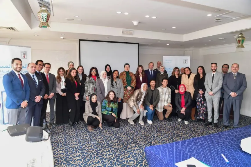 مائدة مستديرة تناقش حماية الأطفال على الإنترنت وتعزيز التوعية الرقمية| صور