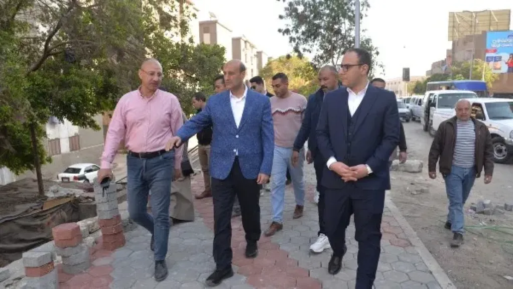 محافظ أسيوط يتفقد أعمال توسعة الطريق وتطوير الأرصفة بمساكن نزلة عبد اللاه بحي شرق