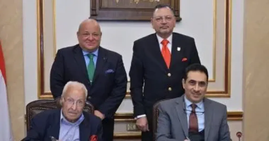 جامعة القاهرة تطلق 50 قافلة طبية للكشف على الأطفال بالمناطق الأكثر احتياجا