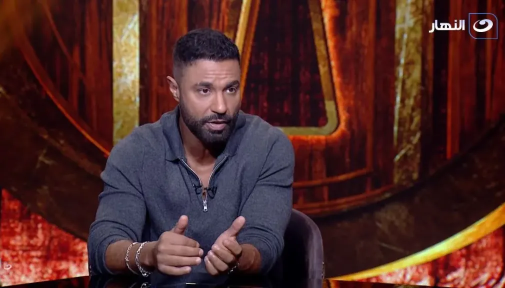 كريم فهمي: لا علاقة لي باللجان الإلكترونية.. وتعلمت تجاهل السوشيال ميديا بعد أزمة منتصف العمر