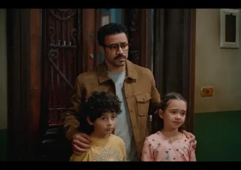 أحمد داود يفشل في التوفيق بين البيت والعمل في الحلقة الثانية من مسلسل «بابا وماما جيران»