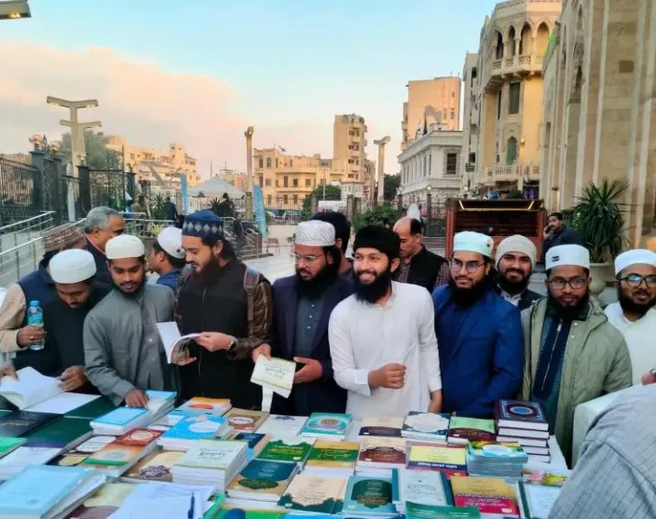 إقبال متزايد على معرض المجلس الأعلى للشئون الإسلامية بمسجد السيدة زينب بالقاهرة