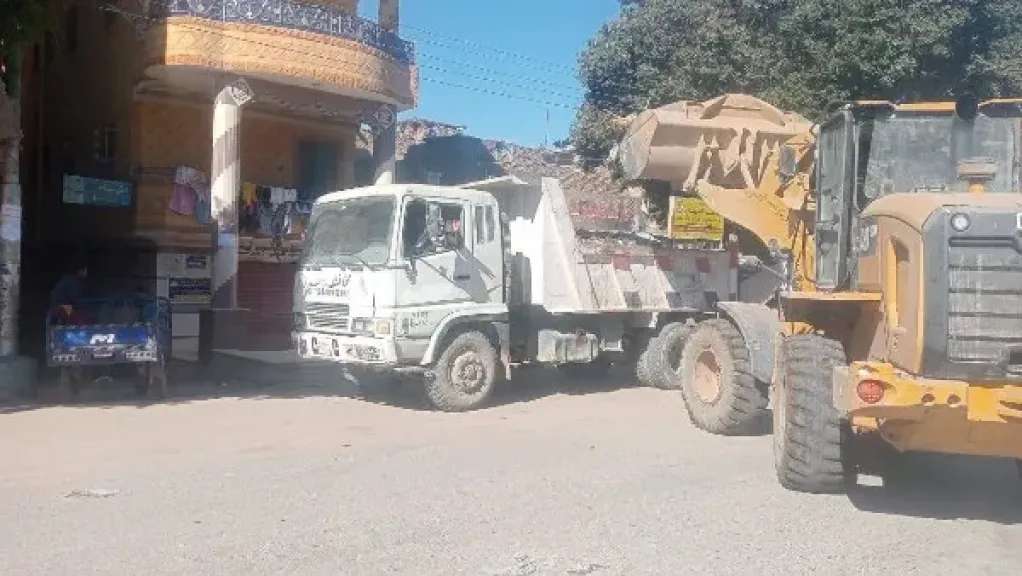 محافظ أسيوط: حملات مكثفة للنظافة بمدينة أبنوب ورفع 140 طنًا من المخلفات