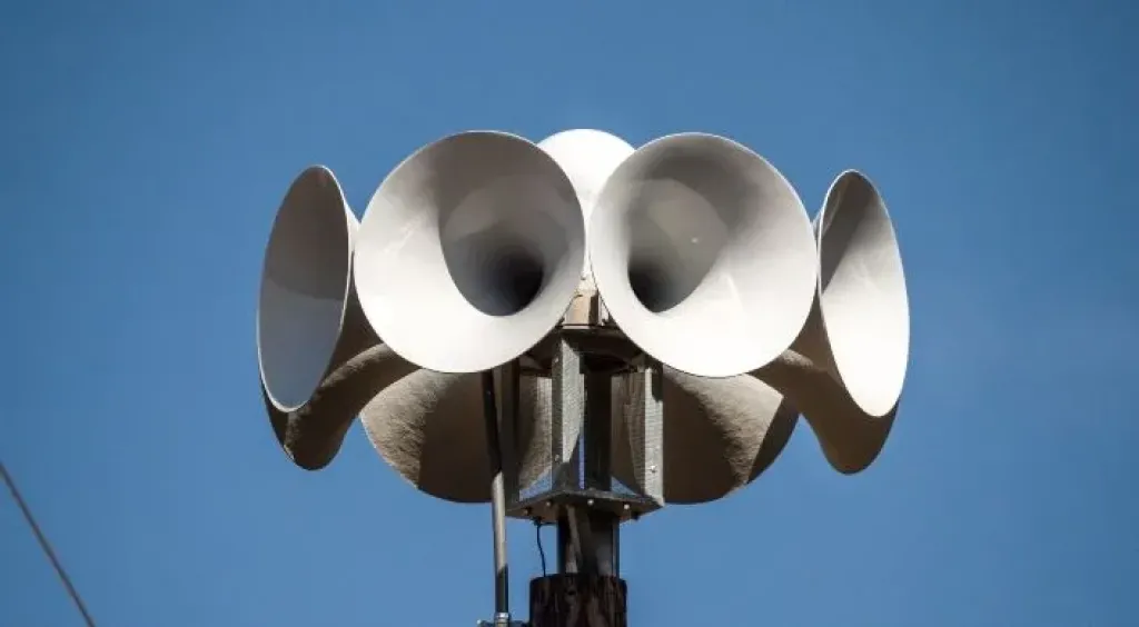 دوي صفارات الإنذار في شمال إسرائيل وسط هجمات صاروخية ومسيرات يزعم أنها قادمة من لبنان