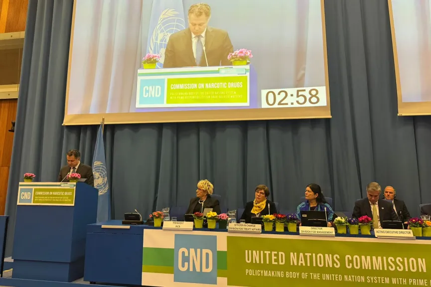 سفير مصر في النمسا يلقي كلمة المجموعة الإفريقية خلال اجتماعات اللجنة الأممية المعنية بالمخدرات