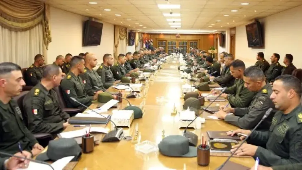 وزير الدفاع يلتقى عددا من قادة الوحدات والوحدات الفرعية بالجيشين الثاني والثالث الميدانيين