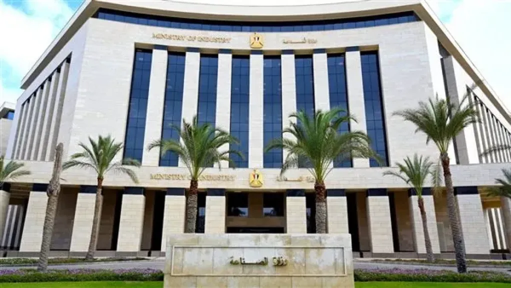 وزير الصناعة يصدر قراراً بتعديل ضوابط تأجير المصانع داخل المناطق الصناعية ومناطق المطور الصناعي لدعم المستثمرين