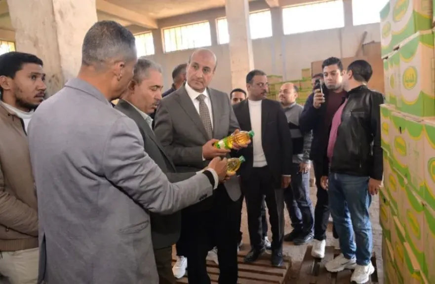 محافظ أسيوط يتفقد مخازن الشركة المصرية لتجارة الجملة بنزلة عبد اللاه