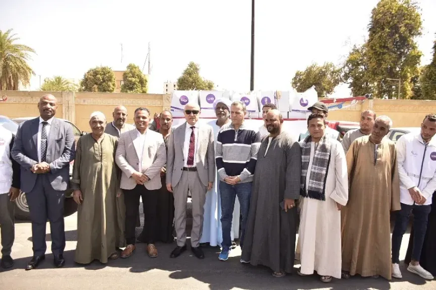 محافظ الأقصر يشهد توزيع 3000 كرتونة غذائية ضمن حملة مؤسسة صناع الخير ”كل يوم أحلى”