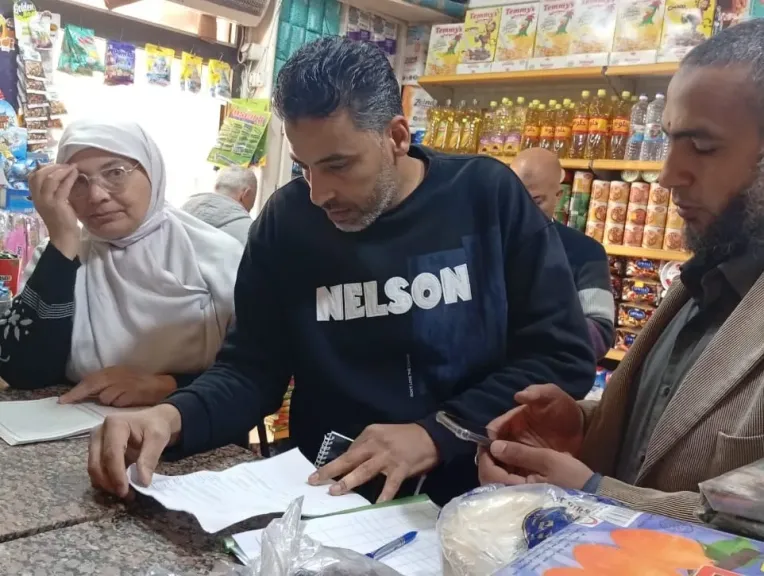 تحرير مخالفات صحية وبيئية لمحلات ومطاعم بمطروح