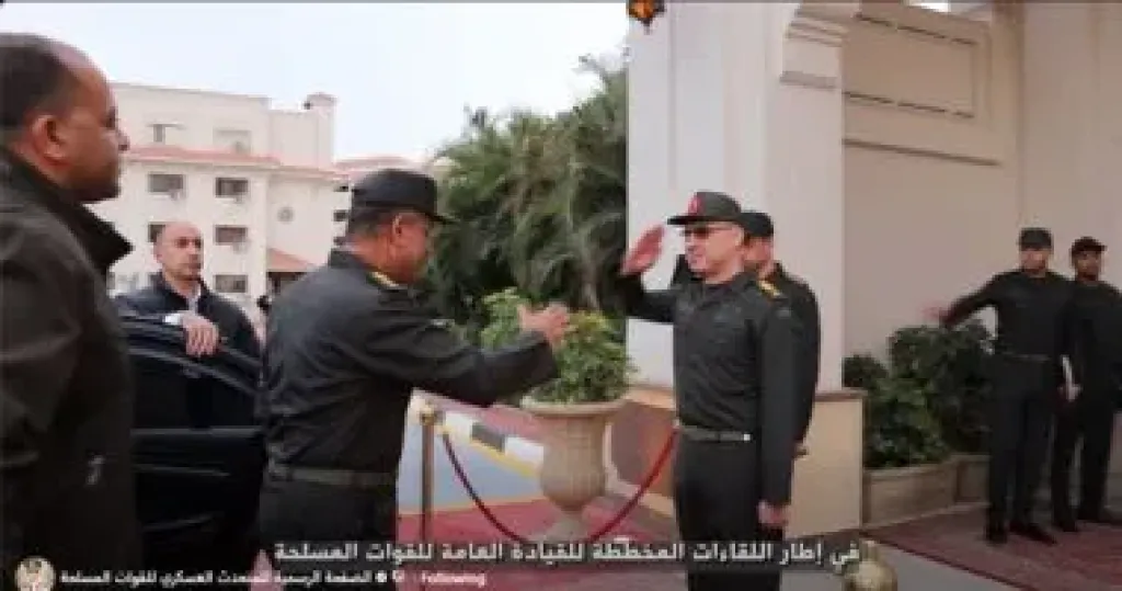 الفريق أشرف سالم زاهر يتفقد هيئة الاستخبارات العسكرية