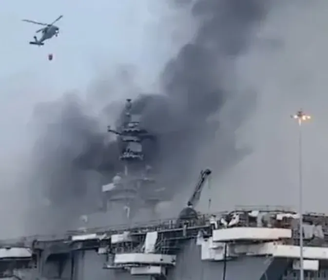 استهداف سفينة إيرانية اقتربت من حاملة الطائرات لينكولن