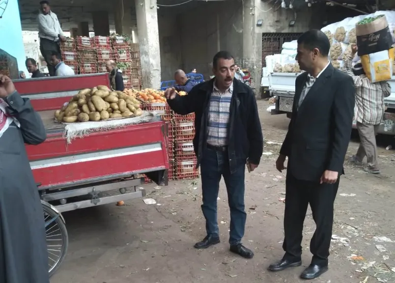 نائب محافظ الدقهلية يتفقد معارض السلع ومنافذ البيع وسوق الجملة لمتابعة توافر السلع والأسعار
