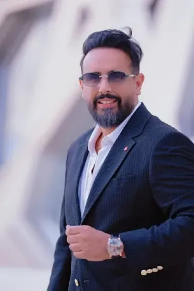 حمد المرزوق يعلن تأجيل جميع الحفلات الفنية بالكويت حتى إشعار آخر