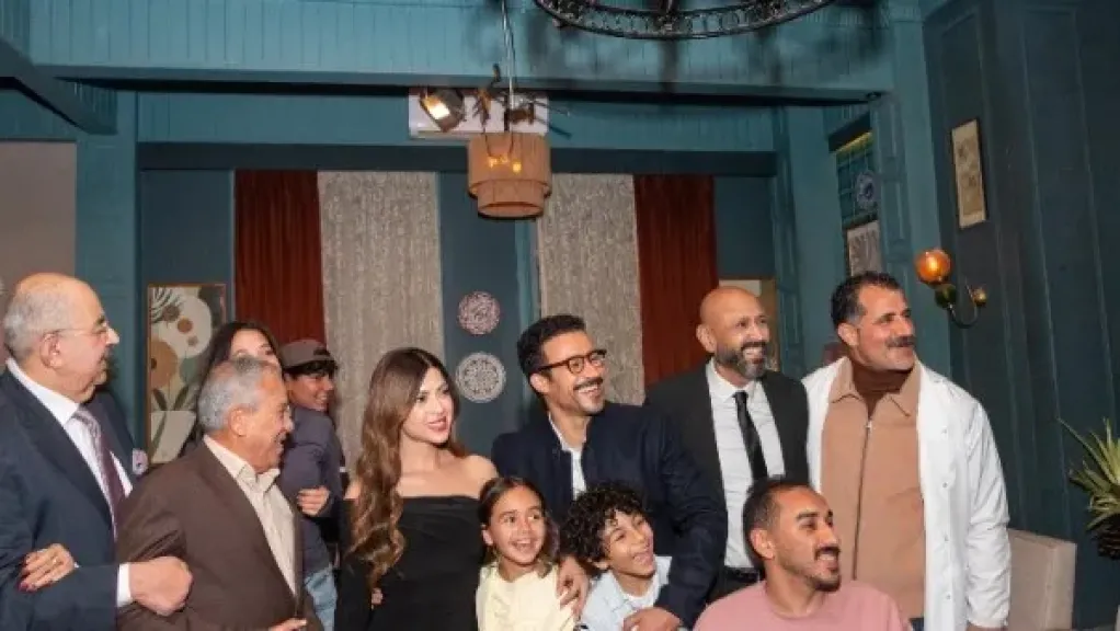 أحمد داود يحتفل بانتهاء تصوير مسلسل بابا وماما جيران