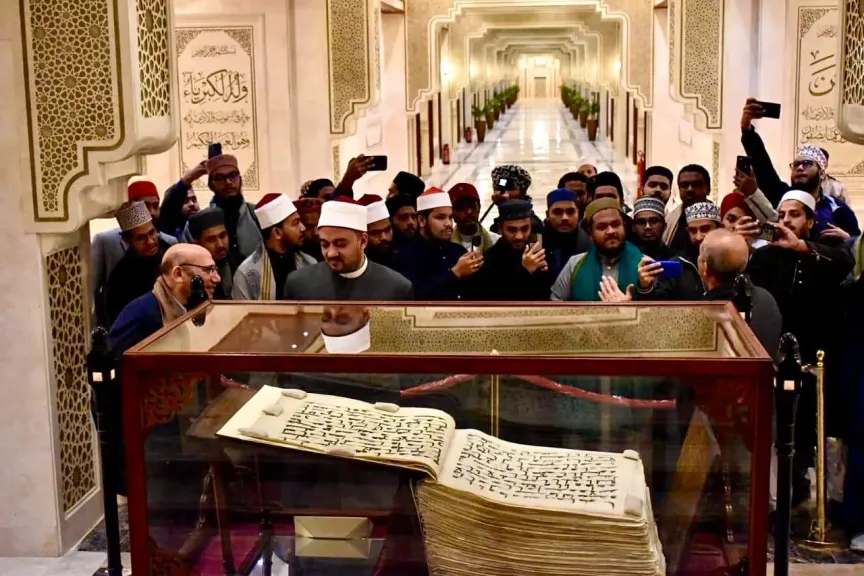 أمين «الأعلى للشئون الإسلامية» يصطحب وفدًا من بنجلاديش في جولة بمسجد مصر |صور