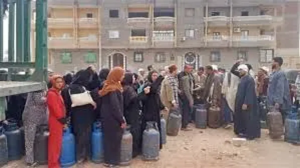 محافظ أسيوط يكلف بالمرور على مستودعات البوتاجاز ومراقبة عملية توزيع الأسطوانات