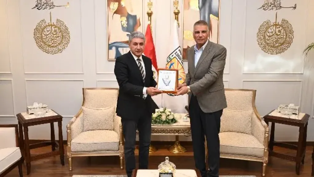 وزير السياحة والآثار يلتقي بمحافظ جنوب سيناء لبحث زيادة الحركة السياحية