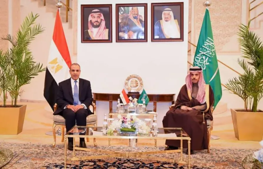 مباحثات مصرية سعودية لتنسيق الجهود العربية بشأن التطورات الإقليمية والتصعيد العسكري بالمنطقة
