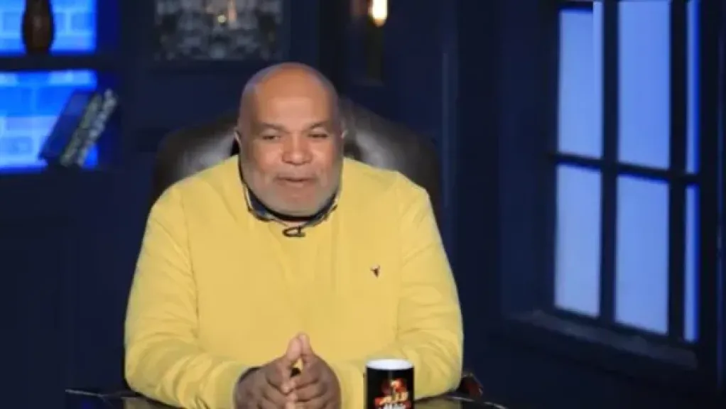 «خلي والدتك تجيبهولك».. موقف مؤثر في حياة طارق عبد الجابر