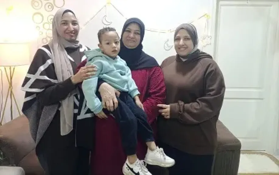 رفضت الزواج وربت 3 بنات حتى الجامعة.. حكاية الأم المثالية بالبحر الأحمر