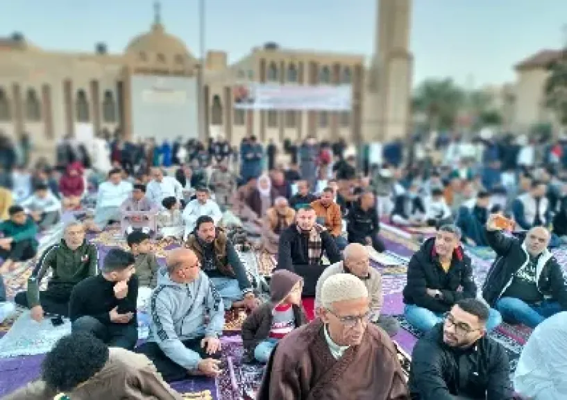 آلاف المواطنين يؤدون صلاة عيد الفطر في 19 ساحة بشمال سيناء