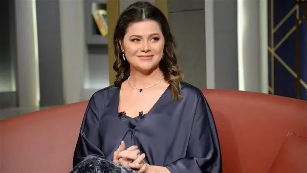 يسرا اللوزي: سعيدة بلقب “أم البنات” وزواجي المبكر أفادني