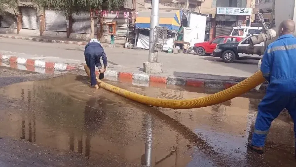 محافظ قنا يوجه بسرعة إصلاح كسر خط المياه بمنطقة ”عمر أفندي”