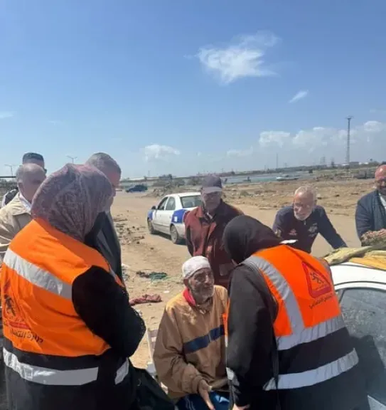 محافظة بورسعيد تنقل حالة إنسانية عاجلة إلى دار حياة كريمة لرعاية كبار بلا مأوى