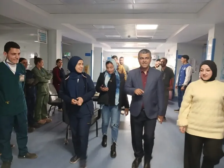 وكيل الصحة بالمنيا يحيل طبيبين للتحقيق الفوري.. ومكافأة لعاملة متميزة