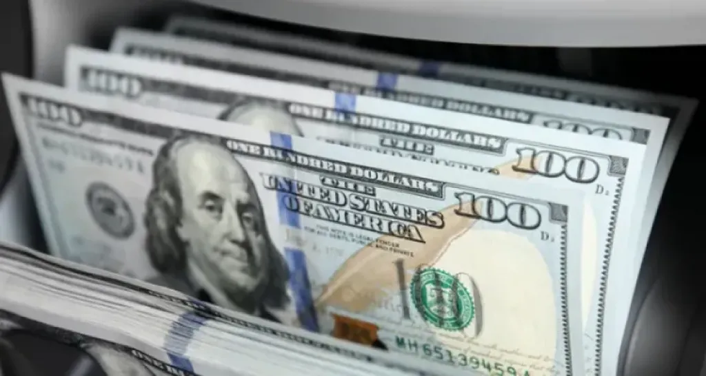 ارتفاع سعر الدولار مقابل الجنيه في البنوك خلال تعاملات اليوم الثلاثاء