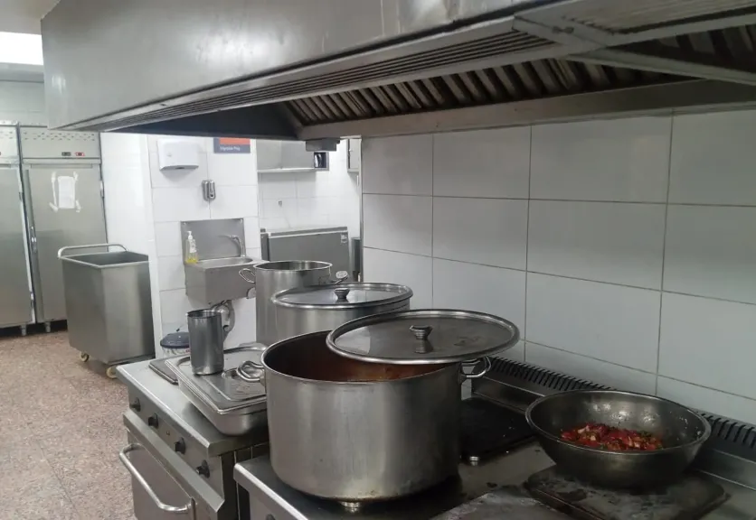 تكثيف الرقابة الصحية على مطابخ مستشفيات البحر الأحمر