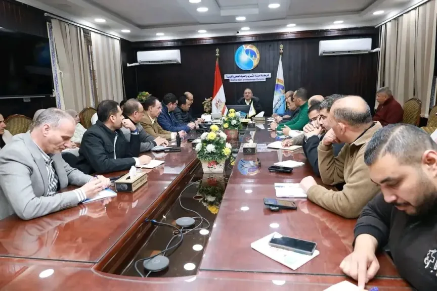 رئيس ”مياه الغربية” يناقش خطة ترشيد الطاقة وتوزيع العمل