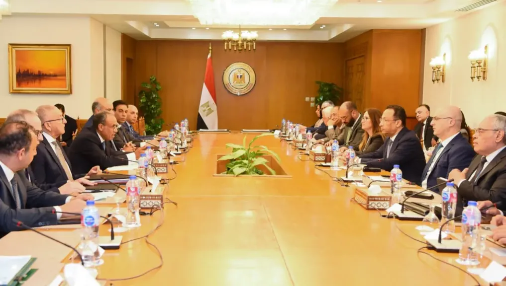 عبد العاطي وطلعت يشاركان فى تدشين طابع بريد المئوية الثانية لوزارة الخارجية